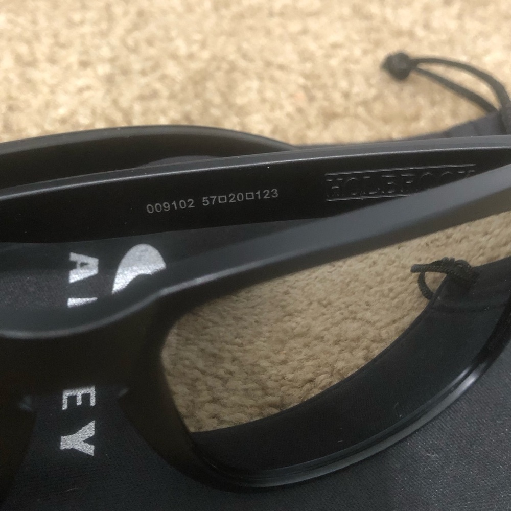 Oakley Holbrook Mens Sunglasses 9102 Silver Reflective Lenses - Picture 5 of 10